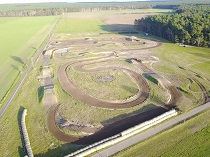 Drohnenansicht Motocrossstrecke